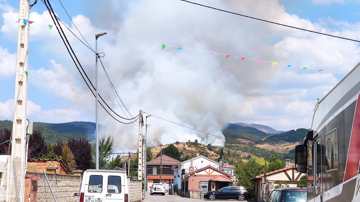 El fuego se declaró en torno a las dos de la tarde.