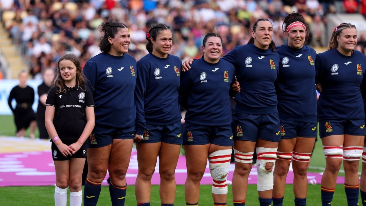 Sidorella, tercera por la izquierda, en el XV titular de España.