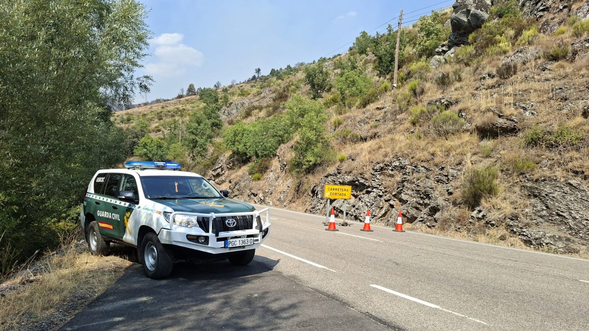Guardia Civil en Quintanilla de Losada durante los incendios de agosto de 2025.