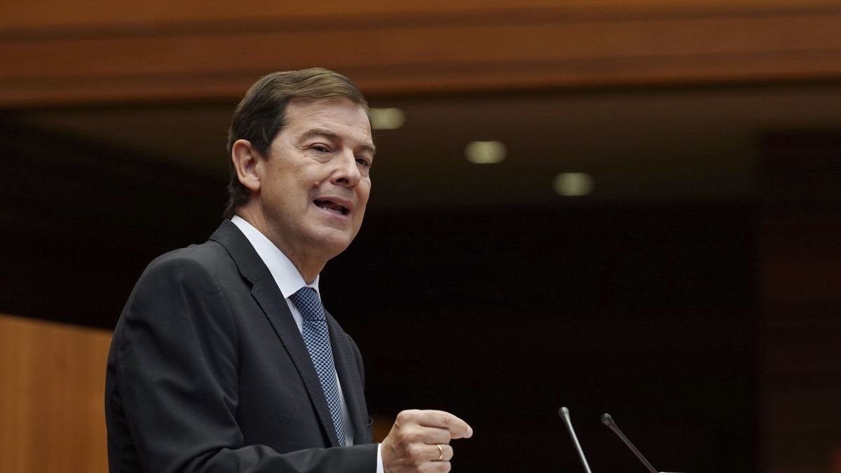 Mañueco, en una comparecencia en las Cortes.