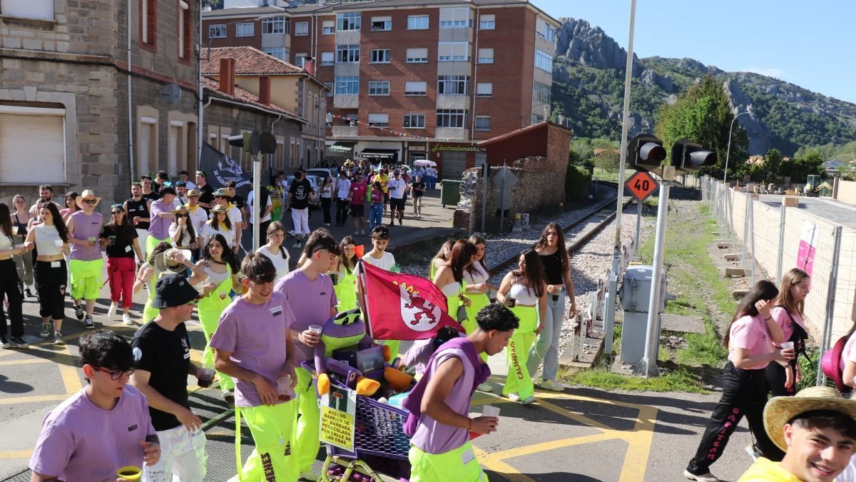 Las peñas darán el ambiente de fiesta con desfile el viernes y el domingo.