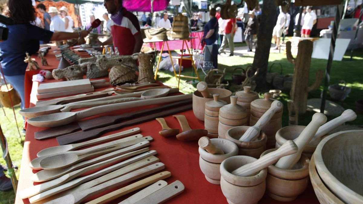 Los objetos de elaboración artesanal se expondrán en decenas de puestos.