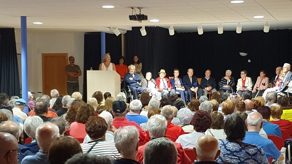 Un momento del homenaje a los mayores de Santa María del Páramo.