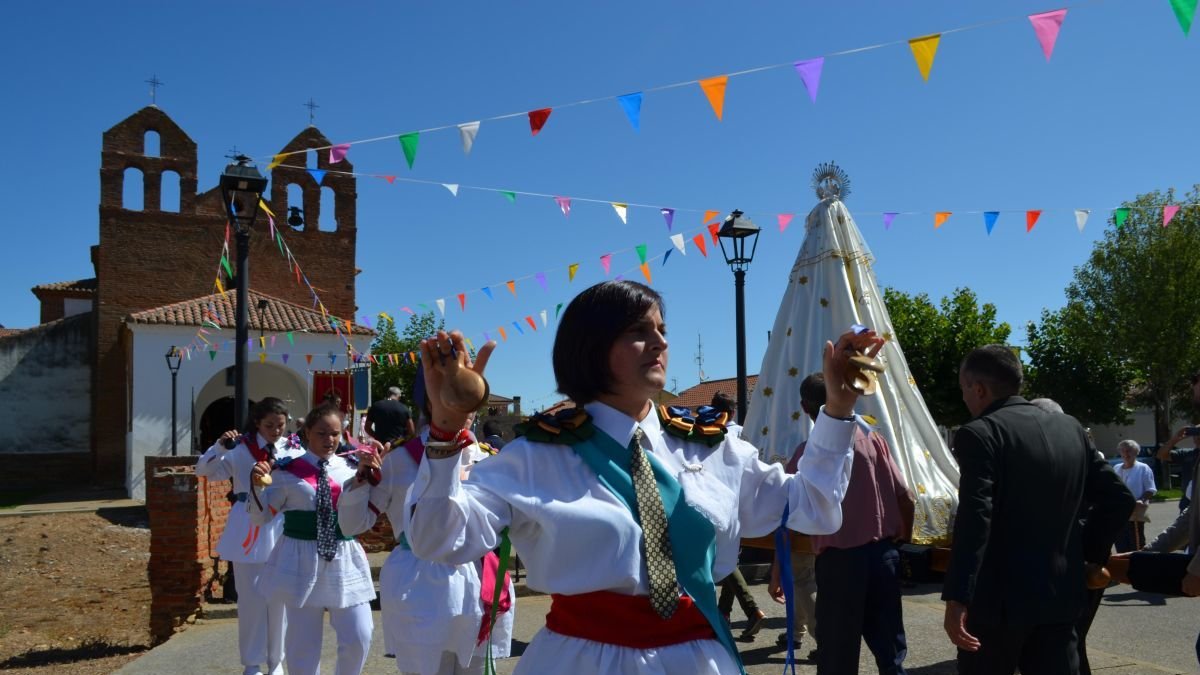 Los Danzantes de Villamañán acompañarán a la virgen el domingo.