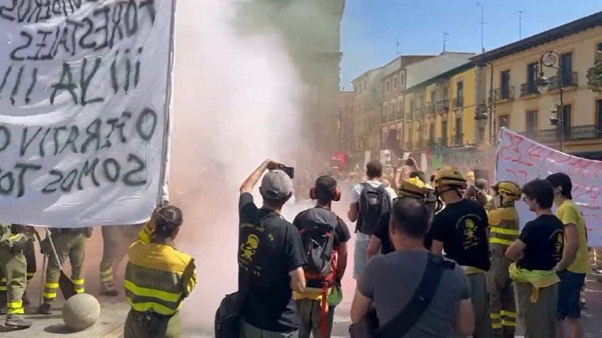 V Leonu potekali protesti zaradi požarov v Kastilji in Leonu, zahtevana odgovornost vlade