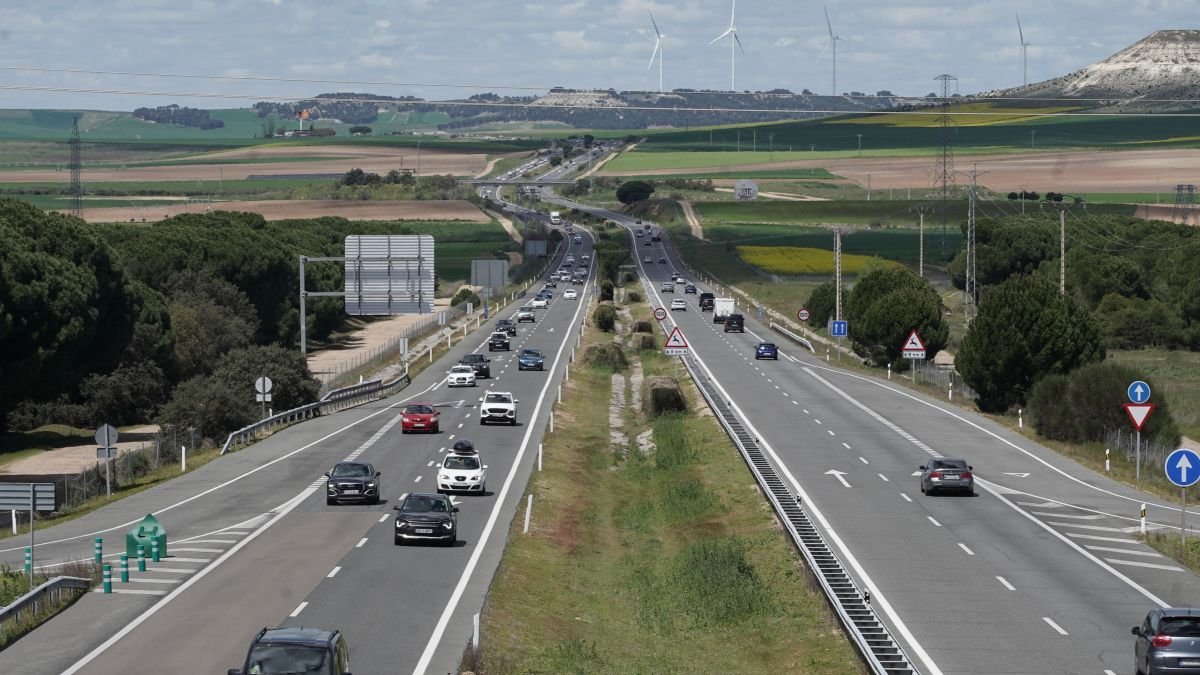 Tráfico por la A-6 a la altura de Tordesillas.