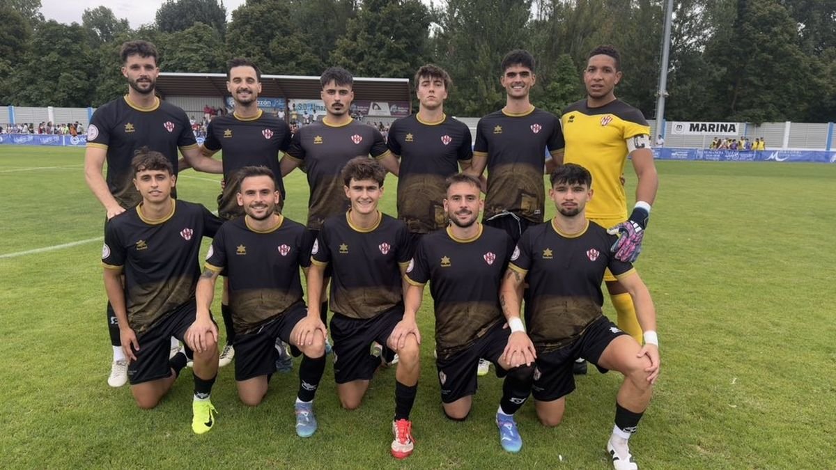 Once inicial del Atlético Bembibre en Almazán.