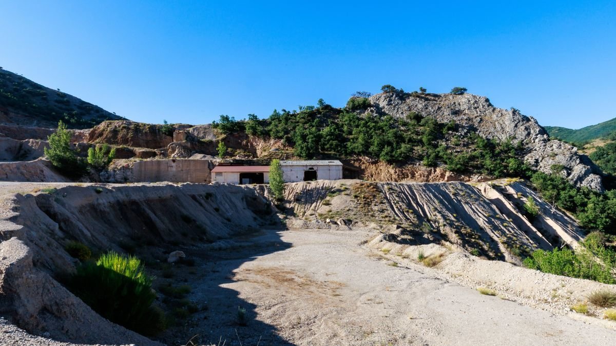 Instalaciones de la cantera de talco que quiere retomar la actividad en Carrocera.