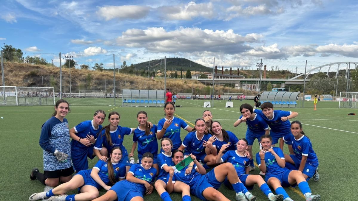 El Atlético Trobajo Cadete/Juvenil femenino se alzó con el título en el Torneo de Ponferrada.
