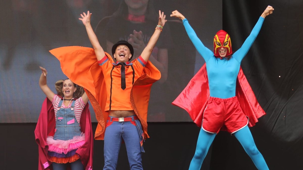 Un momento de la actuación en la plaza del Ayuntamiento