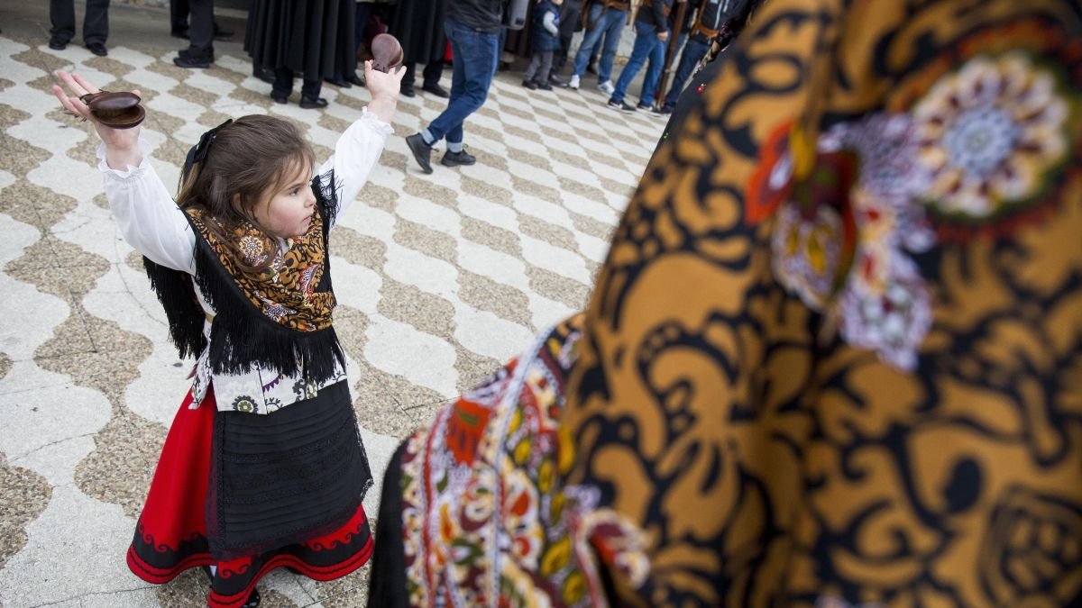 Los bailes regionales y la exhibición de pendones se realizarán el día 15 en la plaza de la Basílica.