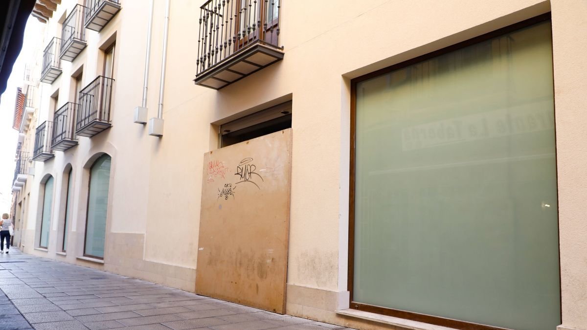 El local comercial al que se traslada el bingo Condado ocupa 1.000 metros cuadrados con entrada por La Rúa.
