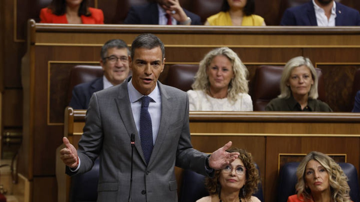 El presidente del Gobierno, Pedro Sánchez, interviene, este miércoles, durante la primera sesión de control del nuevo período de sesiones en el Congreso de los Diputados en Madrid