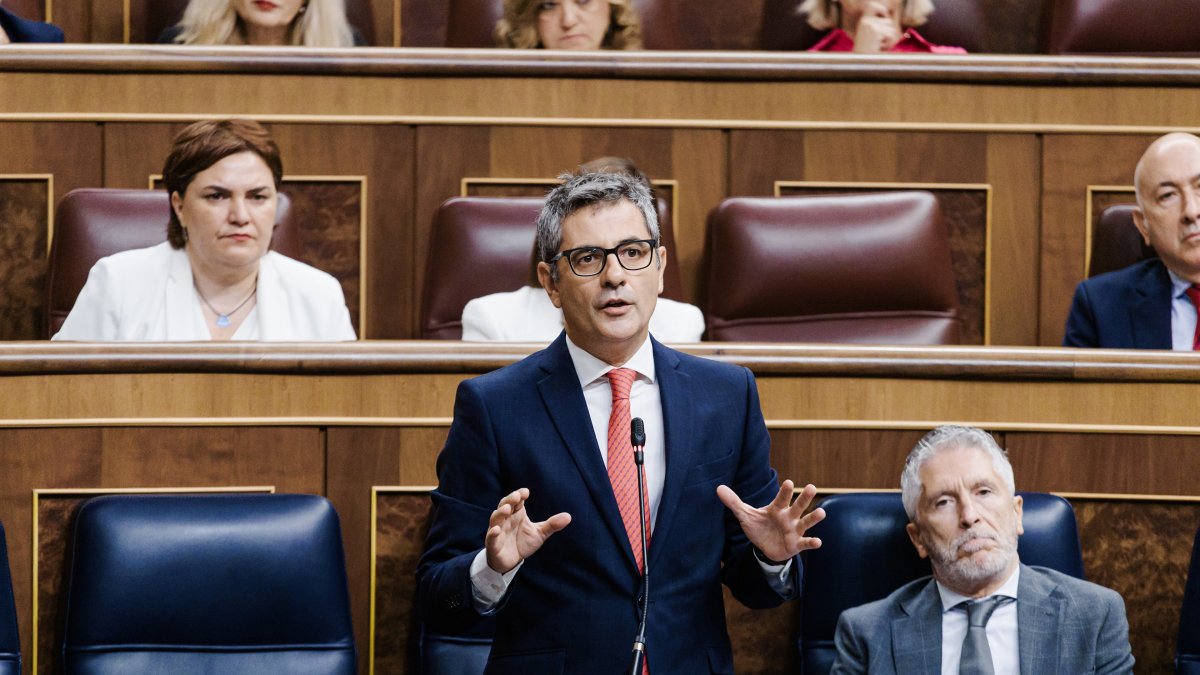 El ministro de la Presidencia, Relaciones con las Cortes y Justicia, Félix Bolaños, interviene durante un pleno en el Congreso de los Diputados, a 10 de septiembre de 2025, en Madrid (España).