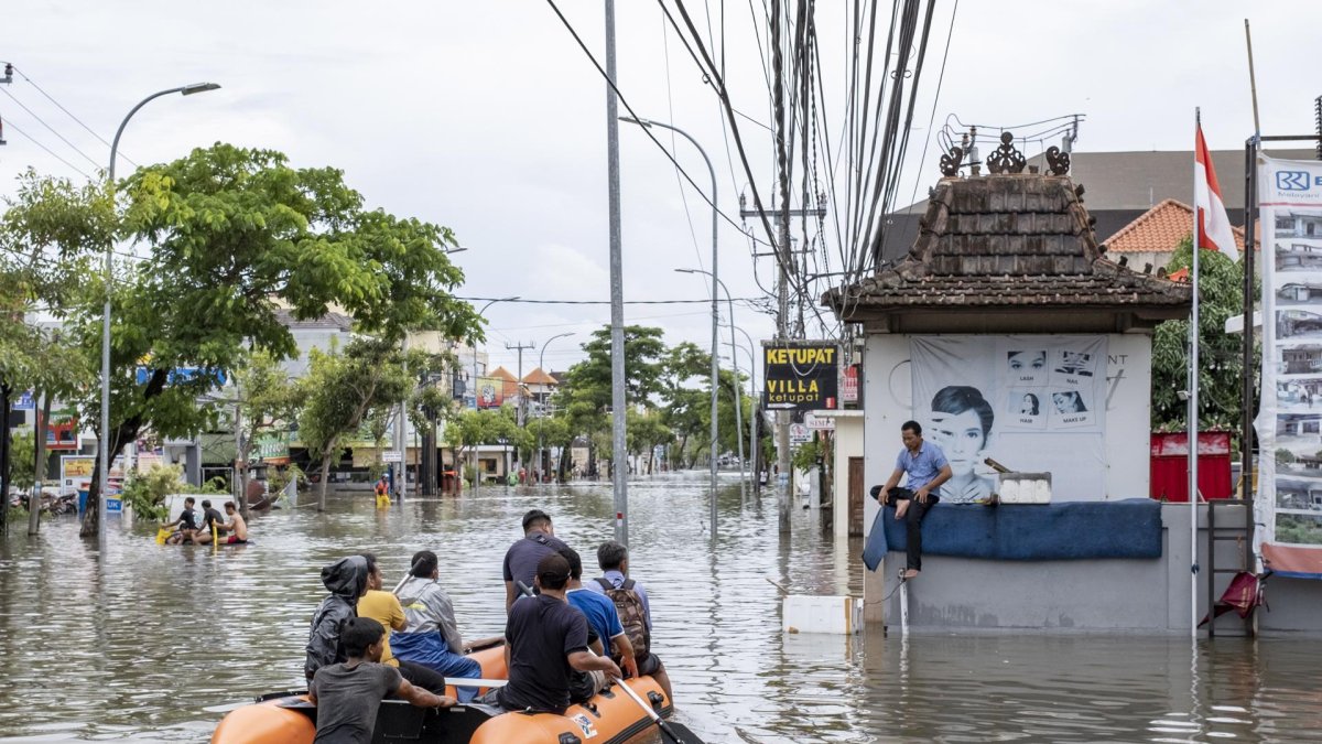 Al menos 13 muertos por inundaciones en la turística isla de Bali y zonas cercanas