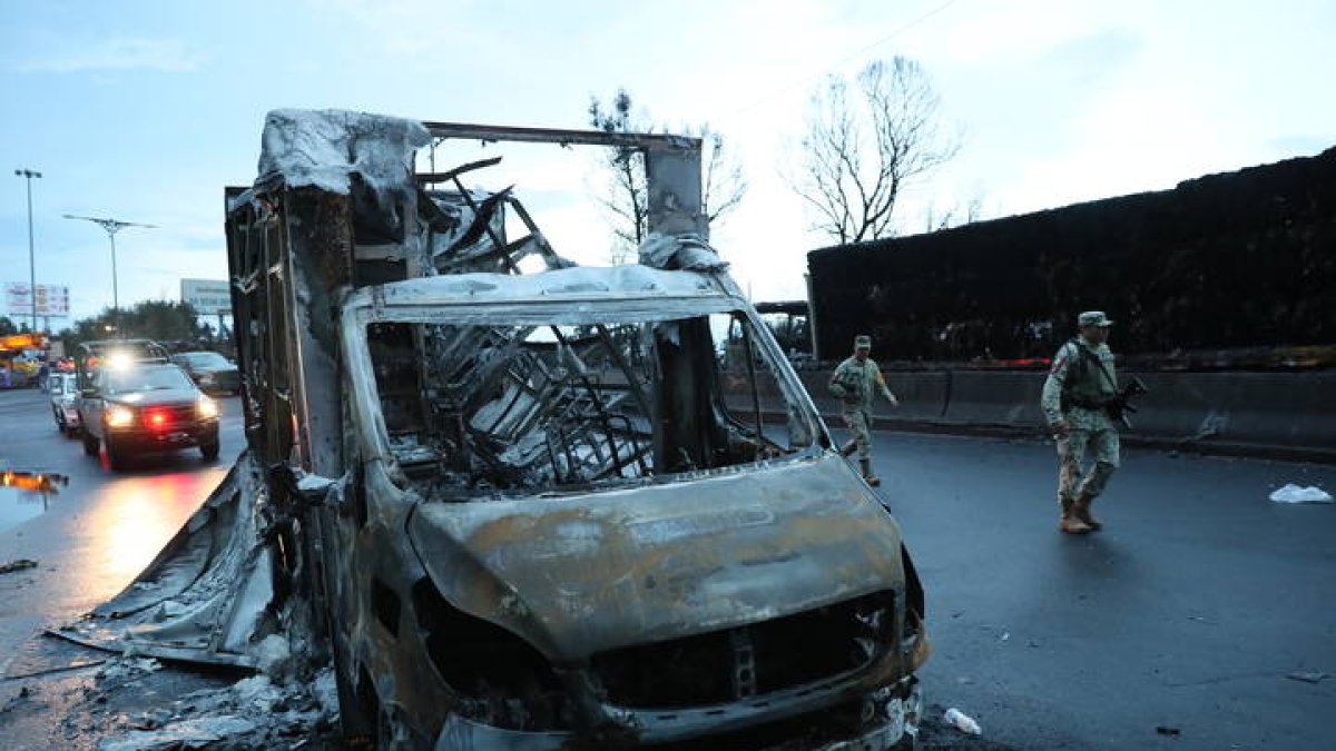 Al menos ocho muertos y 67 heridos por la explosión de camión de gas en Ciudad de México