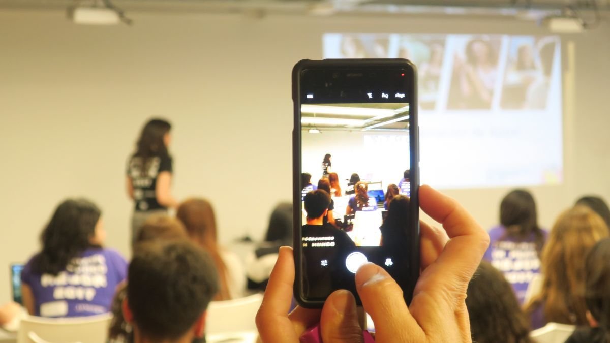 El impacto de la tecnología en la vida de la juventud se acusa.