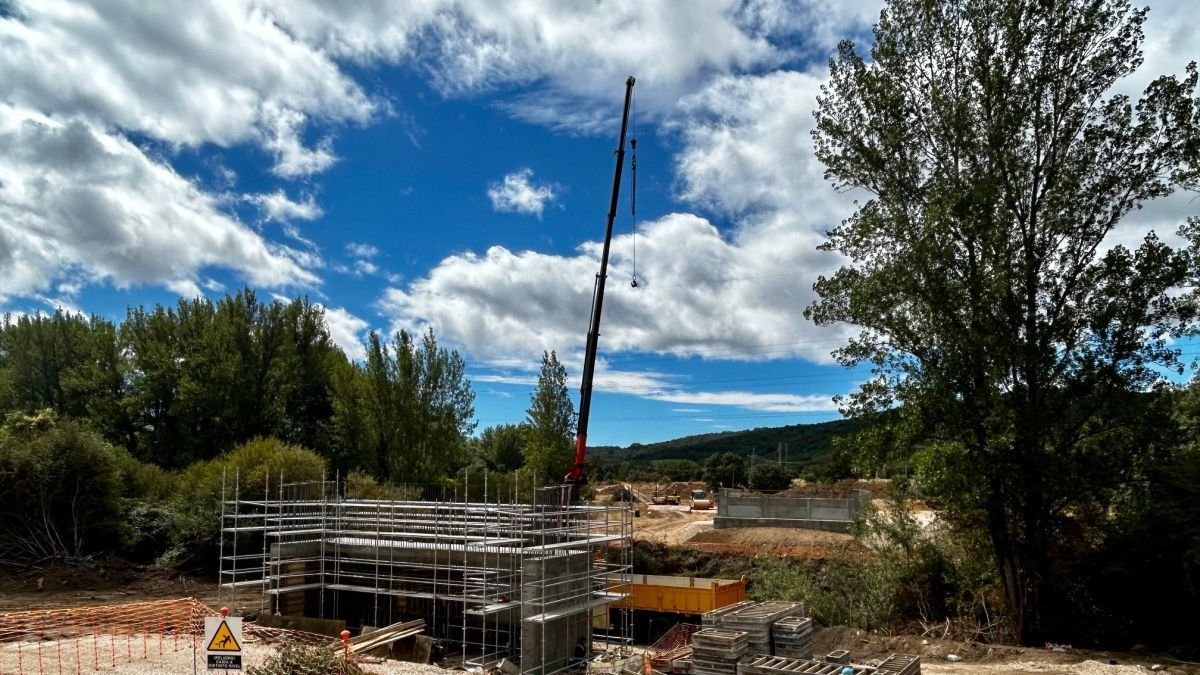 Las obras contemplan una nueva conexión a la LE-4514, que une La Robla con Lorenzana.