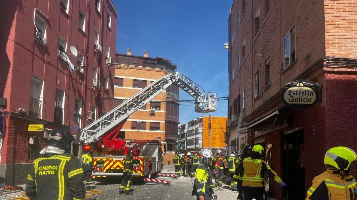 Servicios de rescate, en el lugar de la exploción.