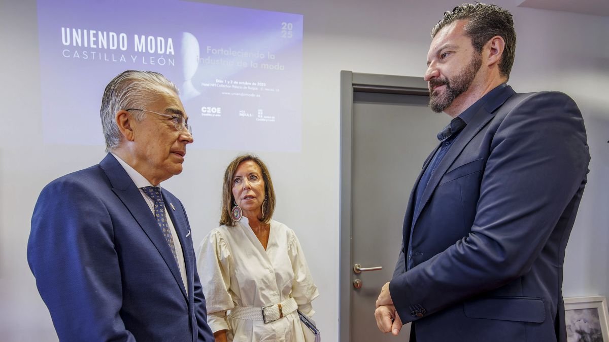 David Esteban (Ceoe), María Petit (Junta) y Roberto Sáiz, delegado territorial de Burgos.