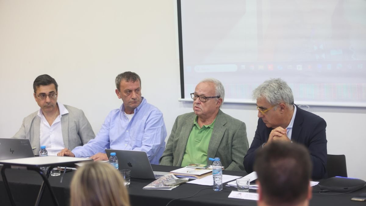 La reunión interinstitucional de recuperación del paraje se celebró en la Casa del Parque de Carucedo.