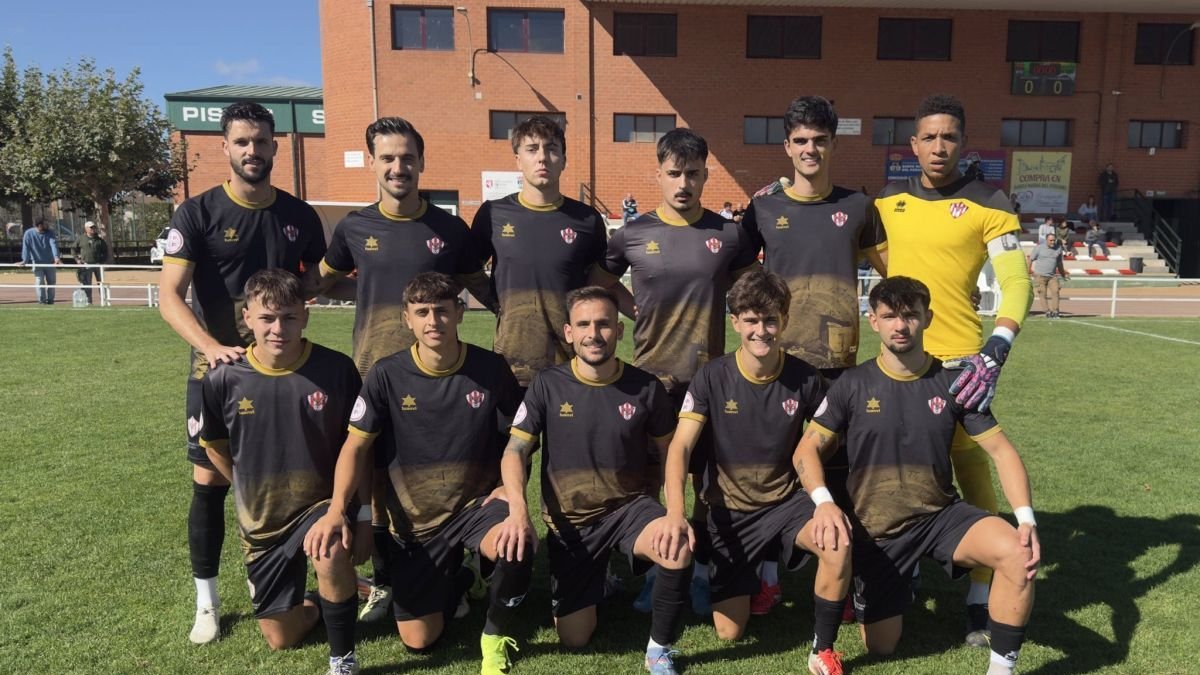 Formación del Atlético Bembibre que se alzó con la victoria ante el Júpiter leonés.