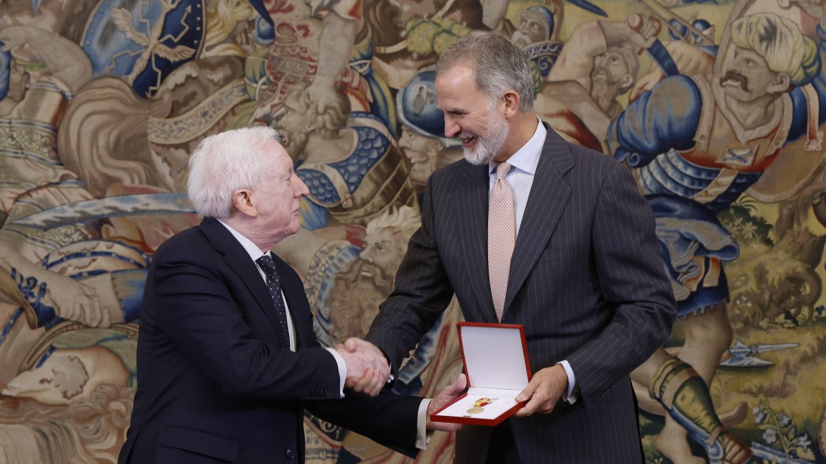El rey Felipe VI recibe la Medalla de Honor del Consejo de Cámaras de Comercio de Castilla y León 