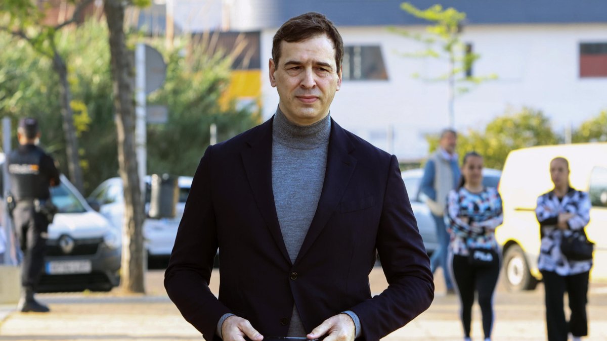 Brat španskega premierja Sáncheza in vodja socialistov Extremadure pred sodiščem zaradi domnevne korupcije