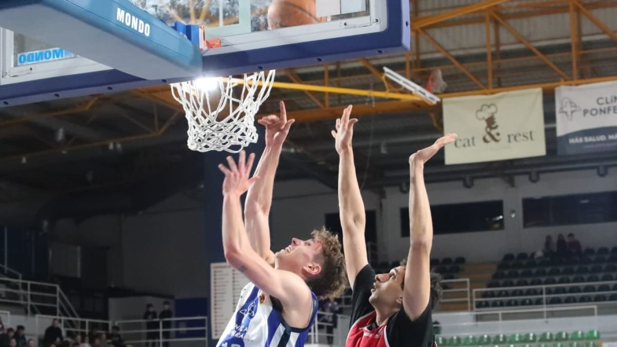 En el duelo de la pasada Liga el equipo leonés remontó y venció en Ponferrada.