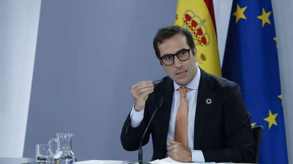 El ministro de Economía, Carlos Cuerpo durante la rueda de prensa.