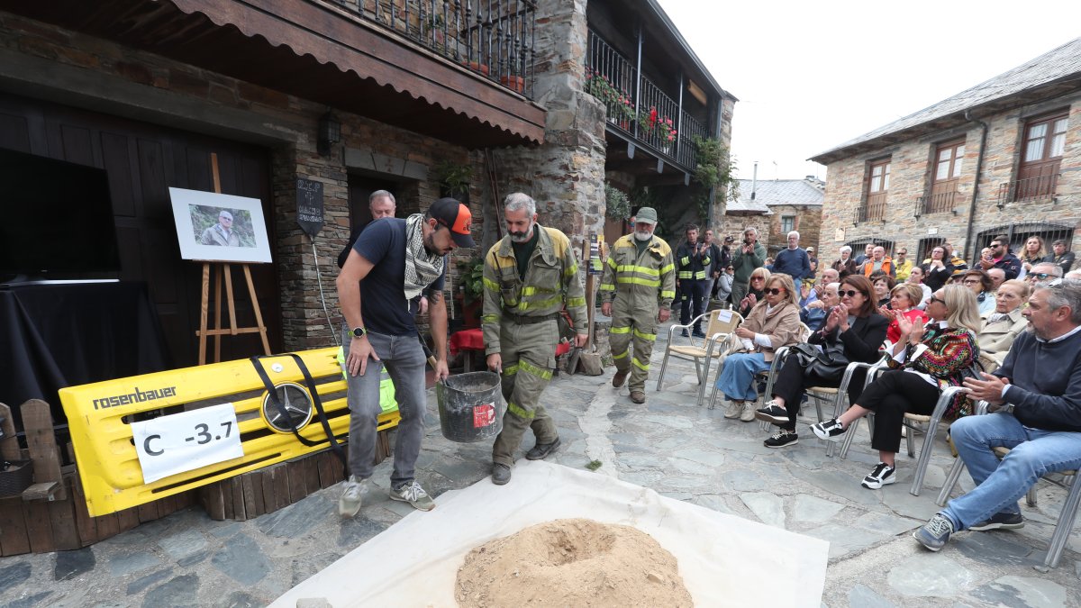 Homenaje al brigadista en Espinoso