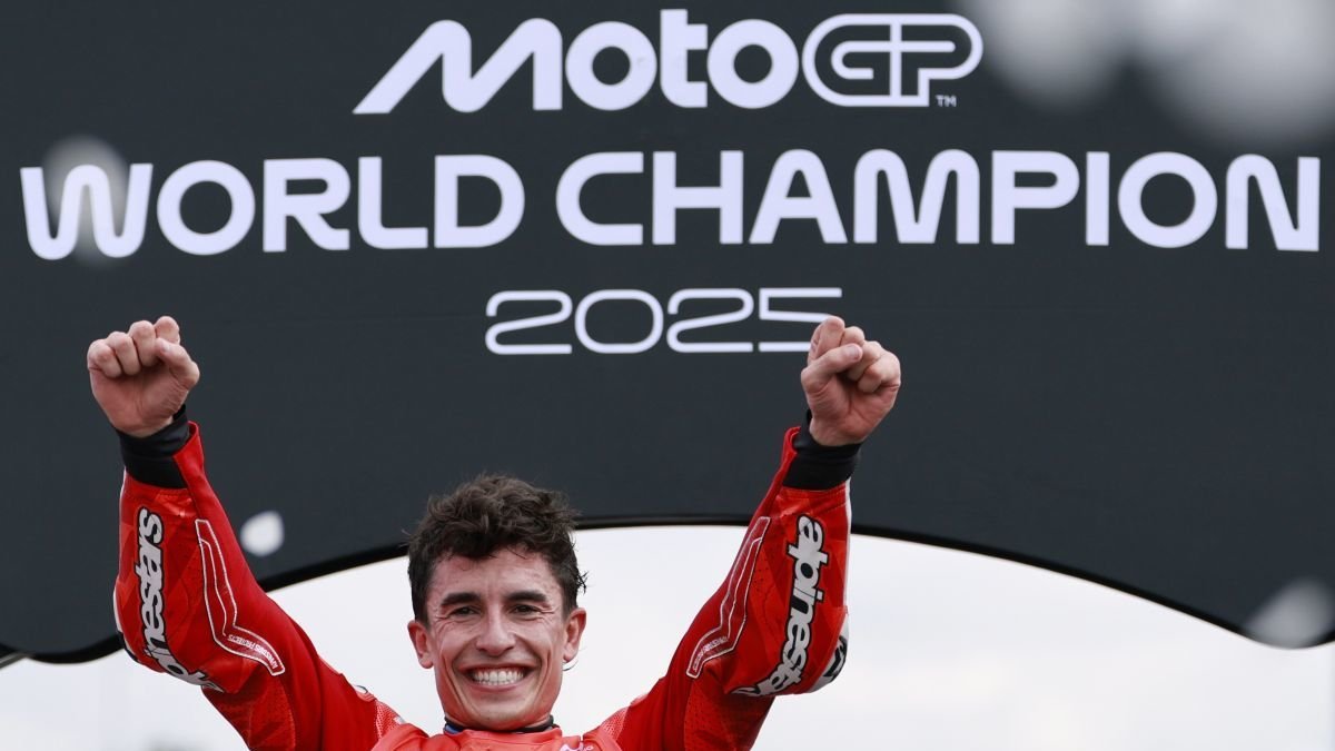Márquez celebra su noveno título de campeón mundial.
