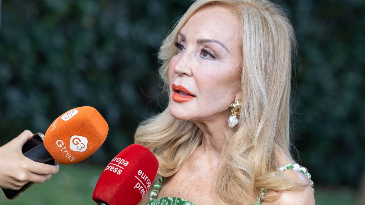 Carmen Lomana, durante una reciente intervención mediática, donde volvió a mostrar su estilo inconfundible y su opinión sin filtros sobre moda, protocolo y estilo de vida