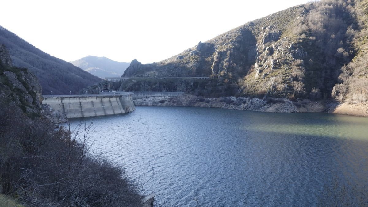 Imagen de la presa del embalse de Riaño.