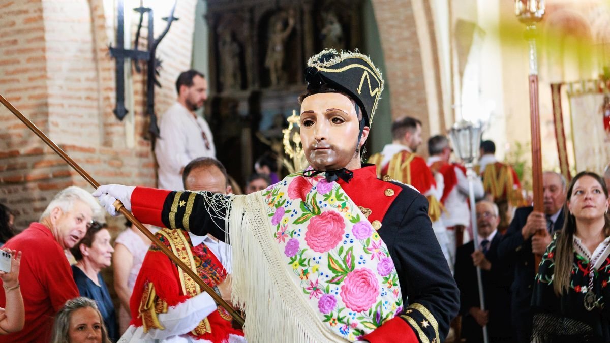 Imagen del Corpus de Laguna de Negrillos de este año y los danzantes Arsenio Martínez y Faustino Ugidos hacia 1934.
