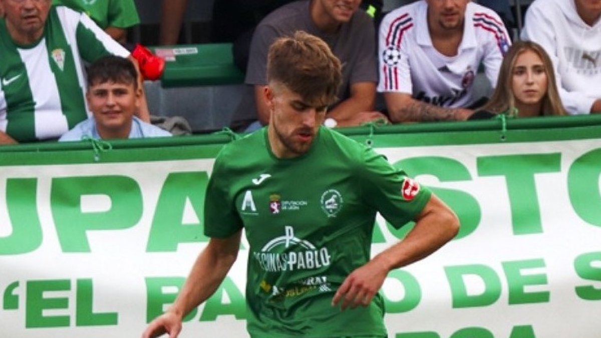 Manso tuvo que emplearse a fondo para intentar frenar en tareas defensivas a un peligroso Nsongo.