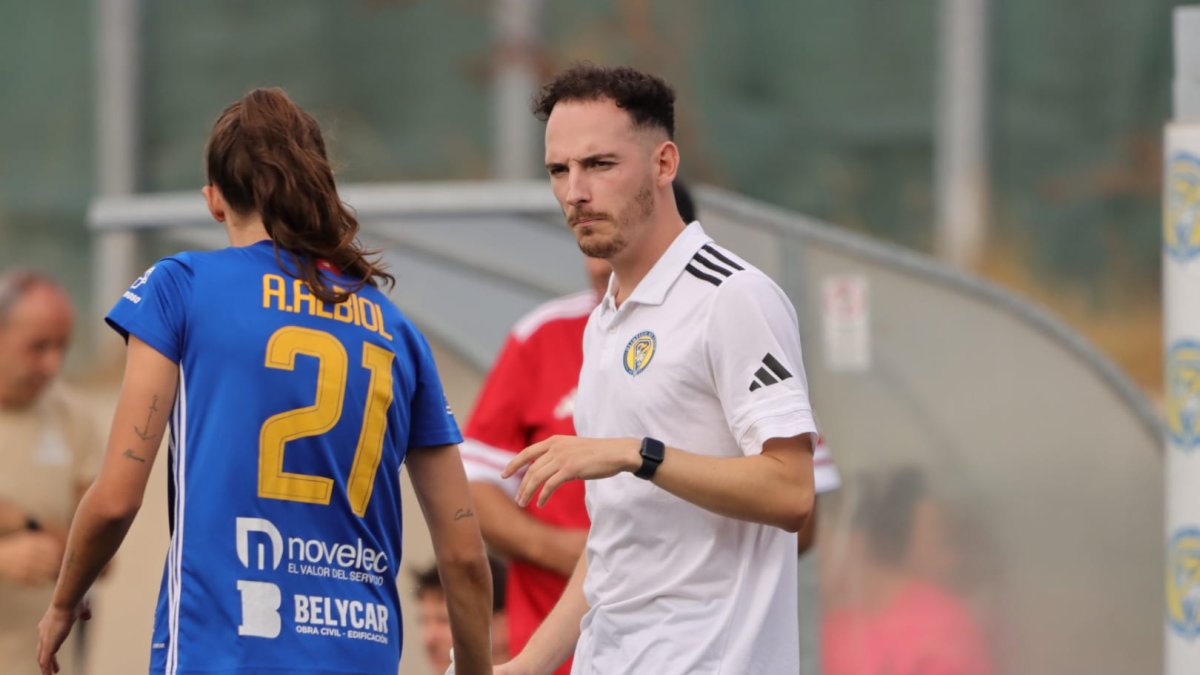 El Olímpico de León destituye a su entrenador Vitolo.