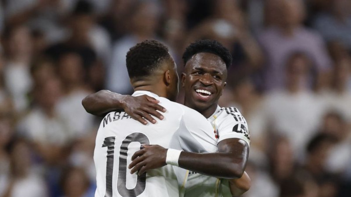 Vinicius y Mbappé lo celebran.