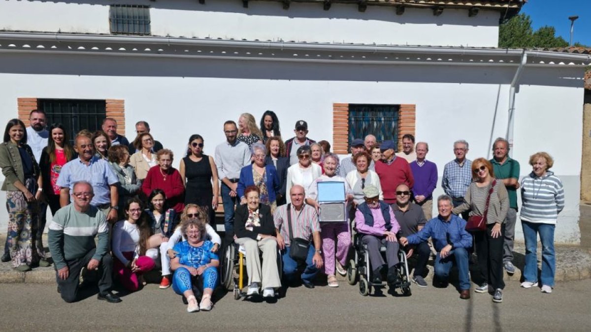 Familiares y amigos, en el homenaje.