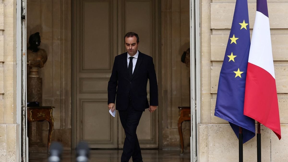Lecornú abandona ayer del Elíseo.
