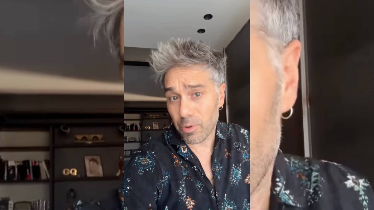 Dani Martínez, en un momento del vídeo viral donde reflexiona sobre el desconcierto colectivo al cantar el “Cumpleaños feliz”, desde su casa en Madrid.