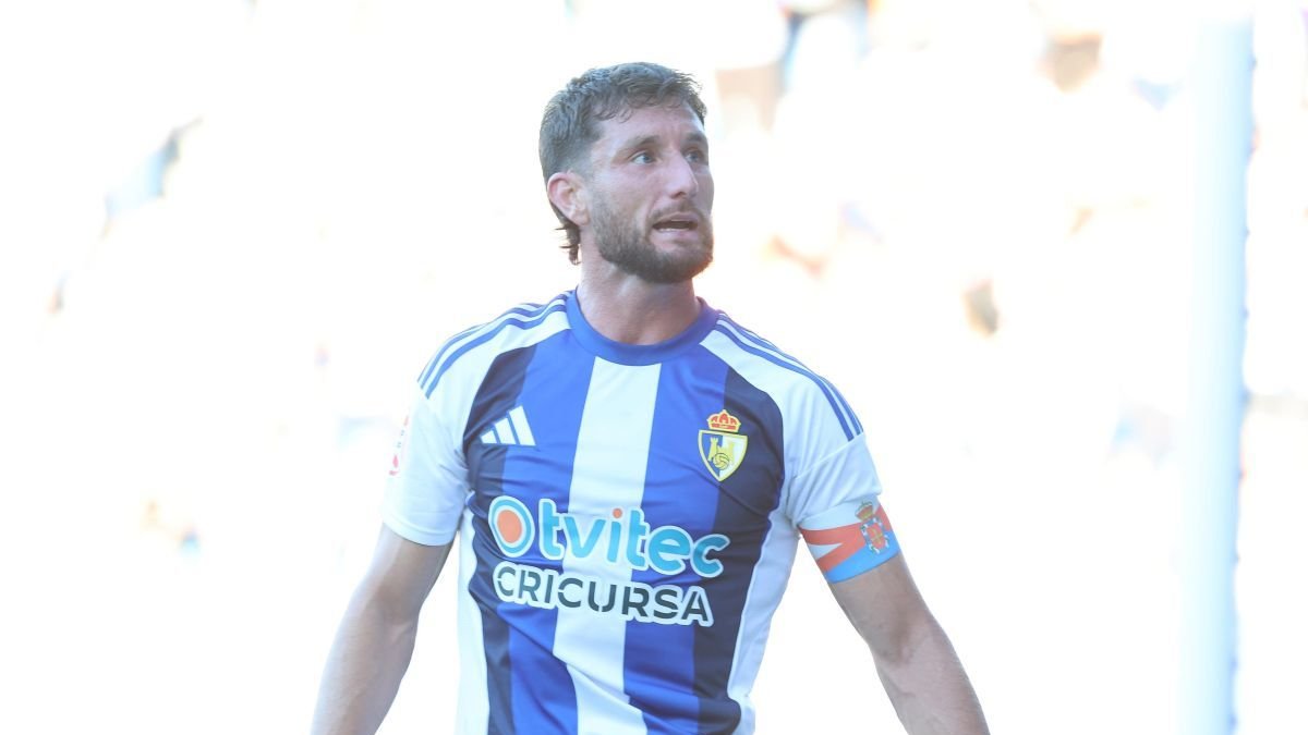Borja Valle celebra el primer gol de la Deportiva en el partido ante el filial del Real Madrid.