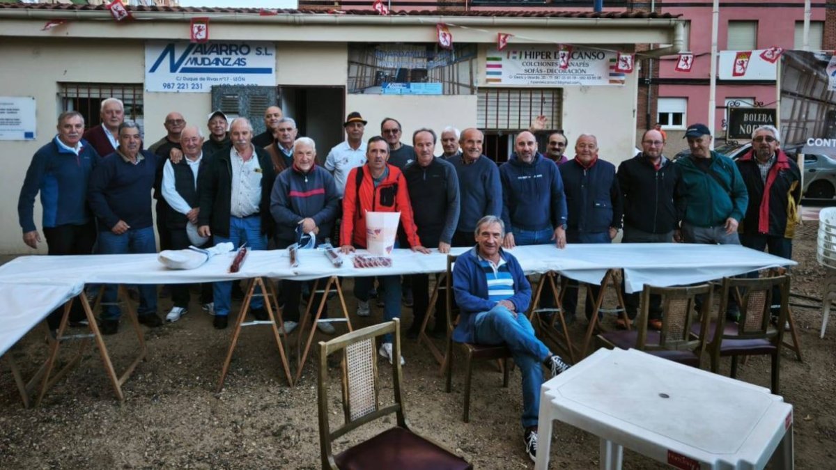 La bolera de Nocedo disputó un brillante concurso de bolo leonés patrocinado por Mudanzas Navarro, con jugadores de un gran nivel.