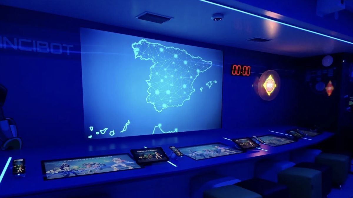 #ExperienciaIncibe tiene dos espacios, uno interior y otro exterior, que combinan juegos y formación.