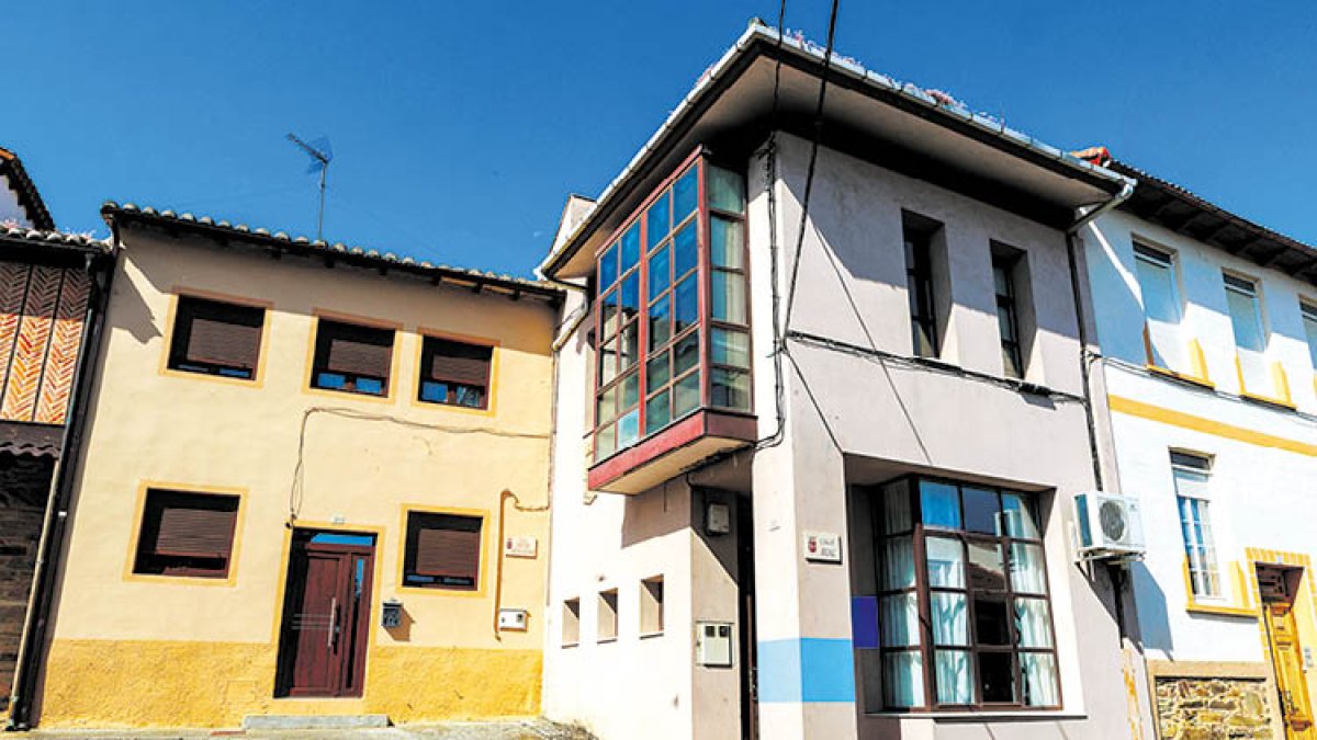 Vista exterior del Epicentro Cultural Maragato del Val de San Lorenzo.