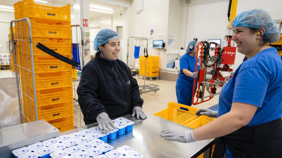 Instalaciones de la cooperativa La Fageda, que fabrica los yogures que consumía María Branyas.