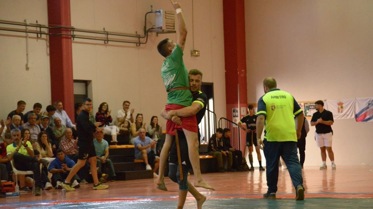 Carlos Mondelo se impuso en la final a Florian Yugueros y se llevó el título de ligeros.