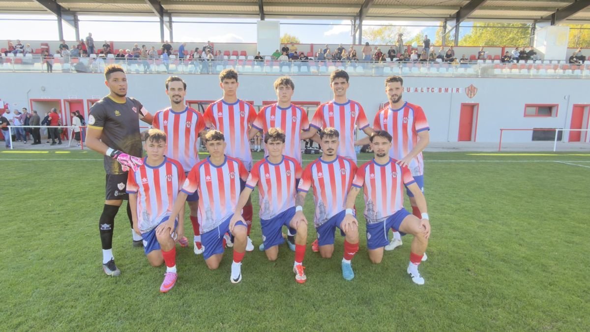 El Atlético Bembibre perdió ante el Colegios Diocesanos.