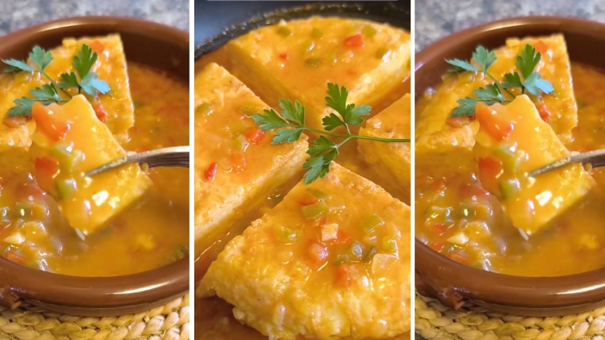 La tortilla guisada leonesa, servida en cazuela de barro y bañada en una salsa de pimientos, cebolla y tomate, es hoy el plato tradicional que arrasa en TikTok por su sabor y su historia.