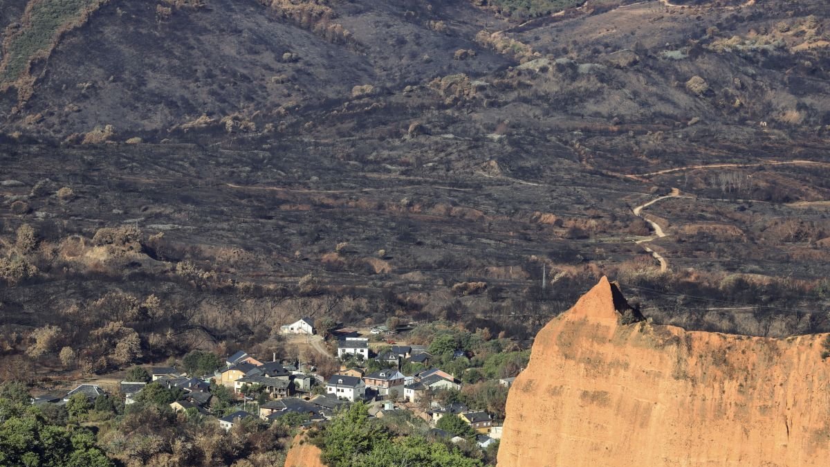 Las Médulas sufrieron este verano bajo el poder del fuego.